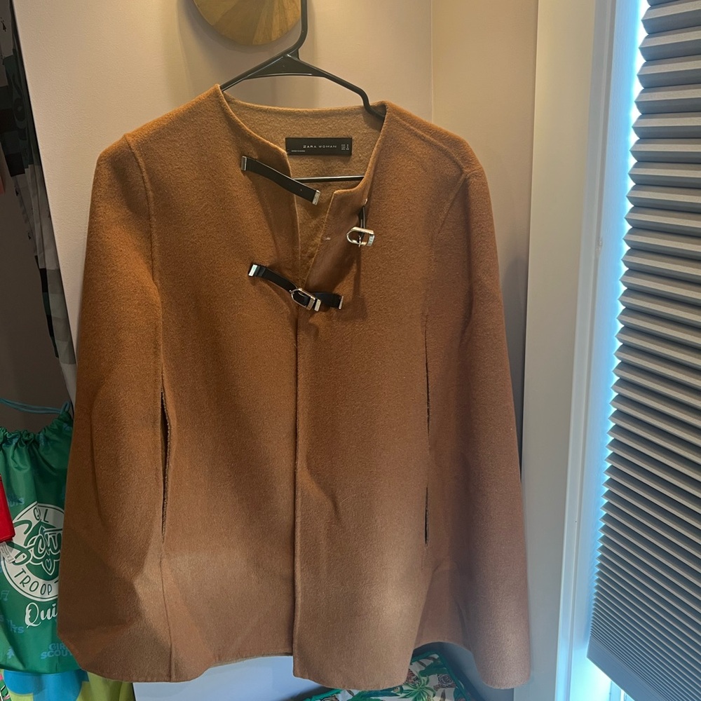Zara women’s camel colored cape size small